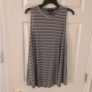 🌷5/$20 bundle Sleeveless top  🌷